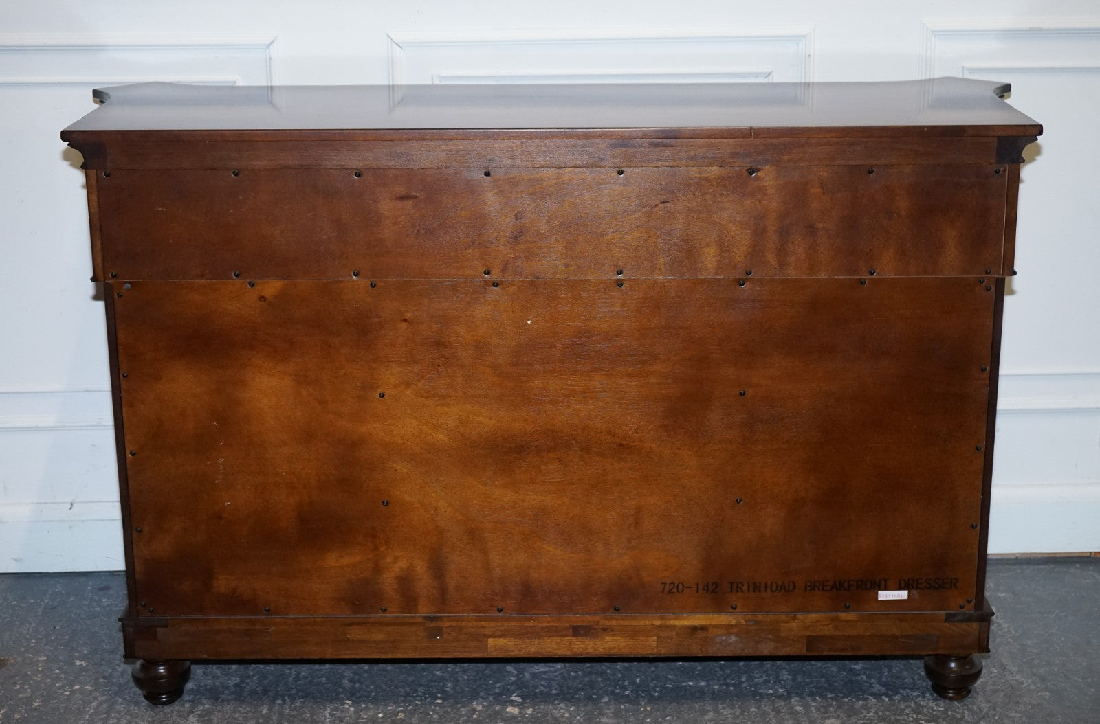 LARGE AMERICAN THOMASVILLE TRINIDAD BREAKFRONT SOLID DRESSER SIDEBOARD