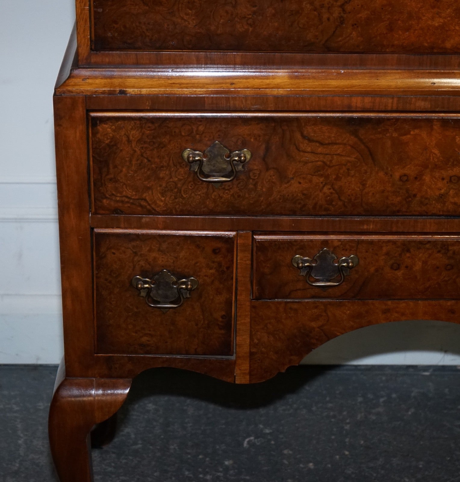 ANTIQUE GEORGIAN STYLE BURR WALNUT CHEST ON STAND WITH QUEEN ANNE LEGS