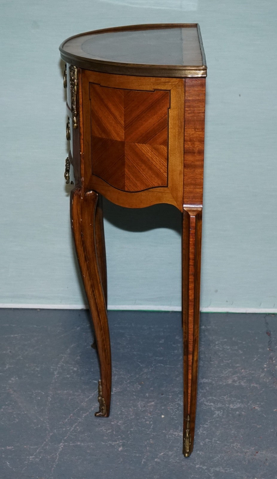 LOUIS XV STYLE MARQUETRY SIDE TABLE NIGHTSTAND WITH GiLT GOLD MOUNTS