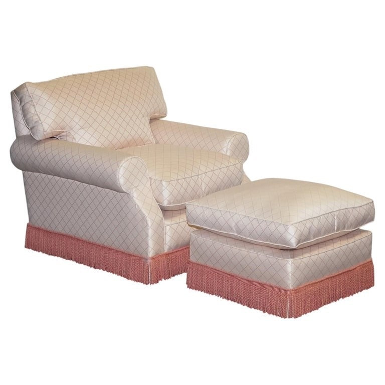 TRADITIONAL ENGLISH COUNTRY HOUSE ARMCHAIR WITH FOOTSTOOL FEATHER FILLED