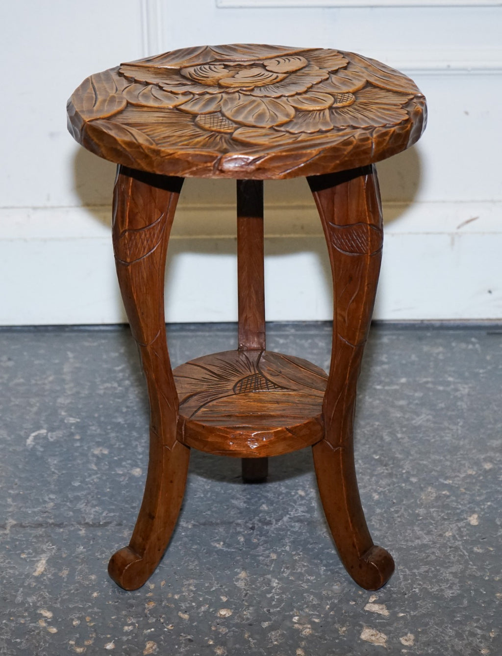 RESTORED 19TH CENTURY LIBERTYS LONDON HAND CARVED OCCASIONAL SIDE LAMP TABLE