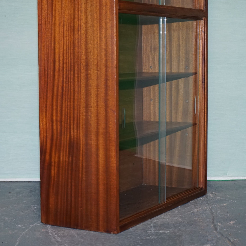 MID CENTURY BOOKCASE DISPLAY CABINET WITH GLASS SLiDING DOORS