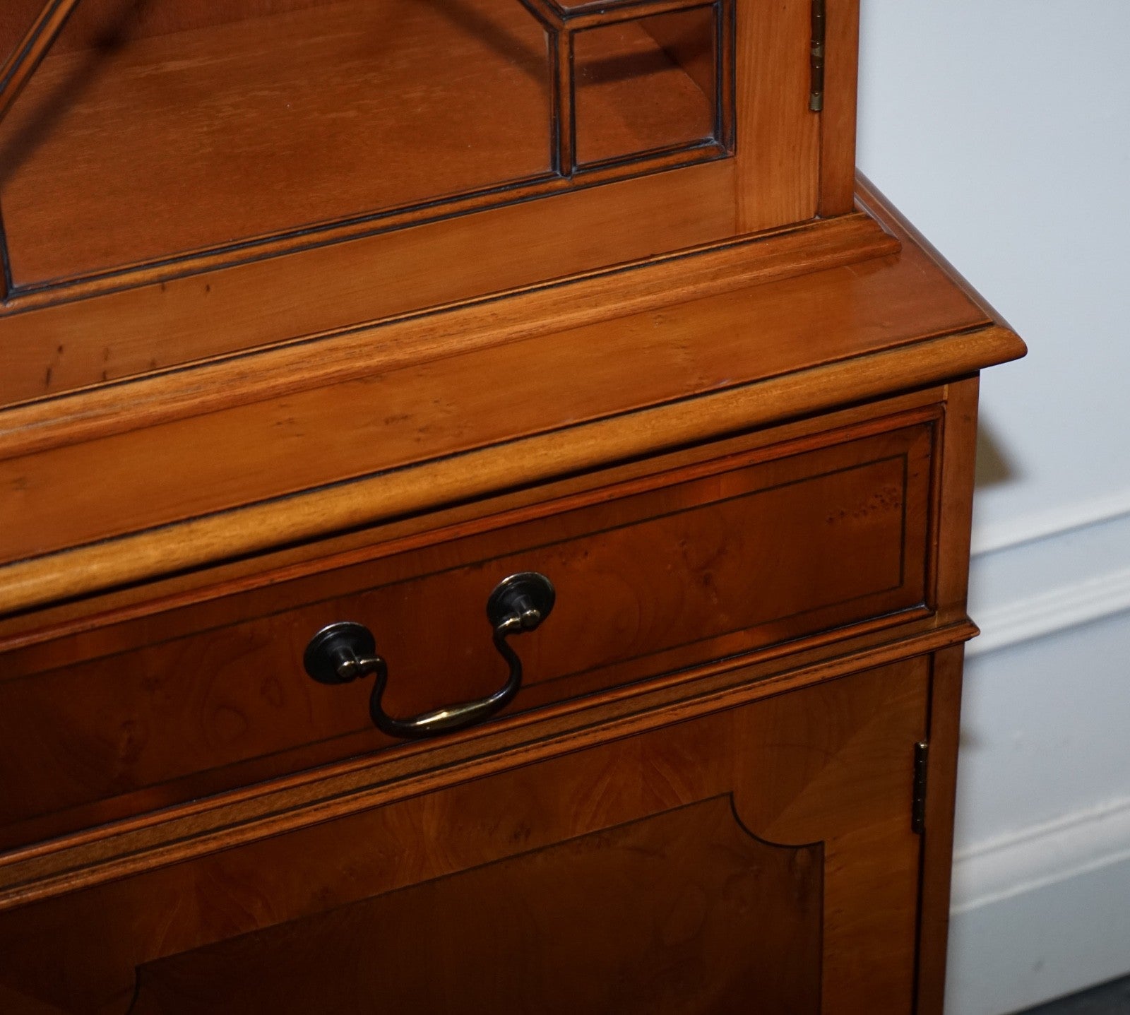 VINTAGE GEORGIAN STYLE YEW WOOD FOUR DOOR DISPLAY CABINET BOOKCASE