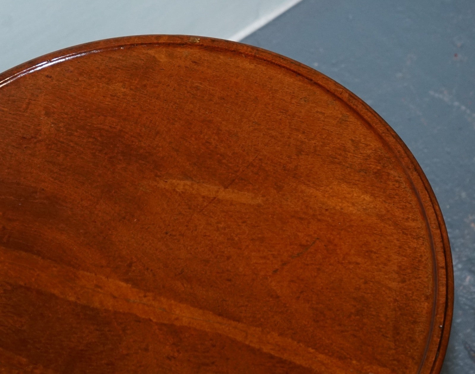VICTORIAN HARDWOOD TILT TOP TRIPOD TABLE ROUND SIDE OR WiNE TABLE