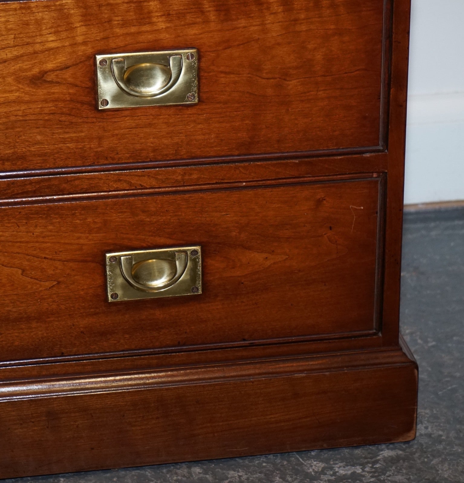 STUNNING PAIR OF KENNEDY HARRODS LONDON MILITARY CAMPAIGN OPEN BOOKCASES
