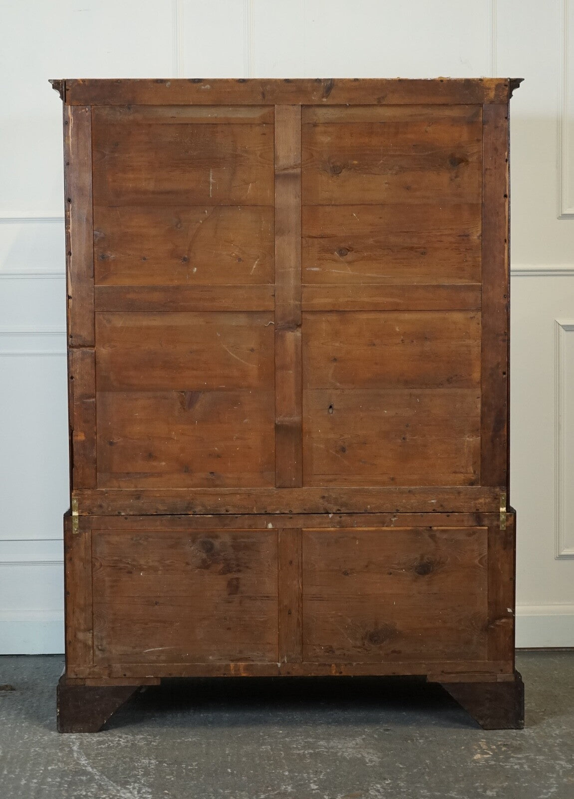 1800 ANTIQUE ENGLISH GEORGIAN FLAMED HARDWOOD LINEN PRESS WARDROBE ARMOIRE J1