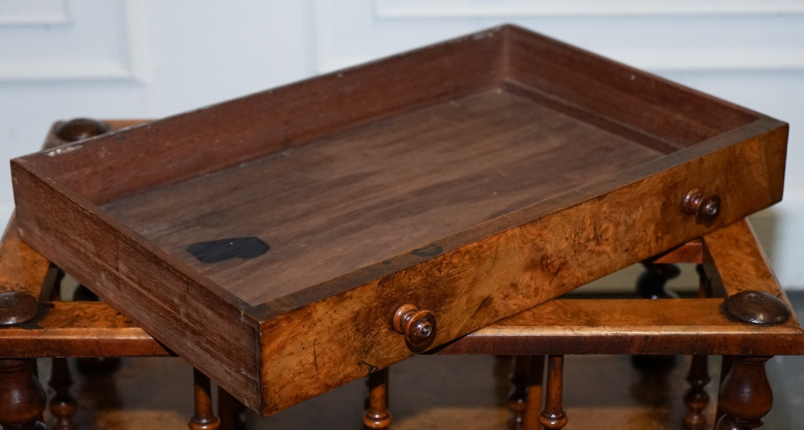 FINE ANTIQUE VICTORIAN 1860 BURR WALNUT CANTERBURY MAGAZINE RACK BOBBIN COLUMNS