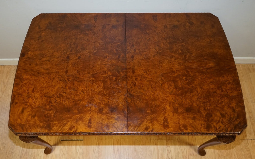 A VERY BEAUTIFUL CIRCA 1930's BURR WALNUT QUEEN ANNE CARVED LEGS DINING TABLE