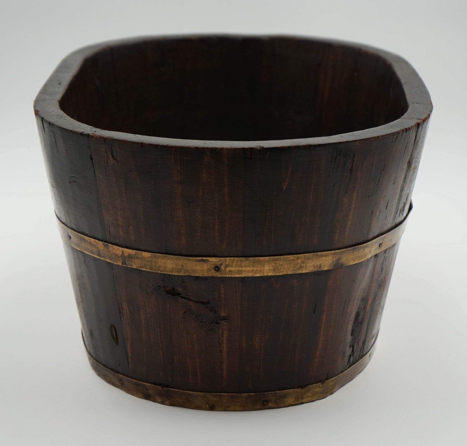 ANTIQUE ENGLISH OAK PLANTER OR CHAMPAGNE COOLER BUCKET WITH BRASS TRIM