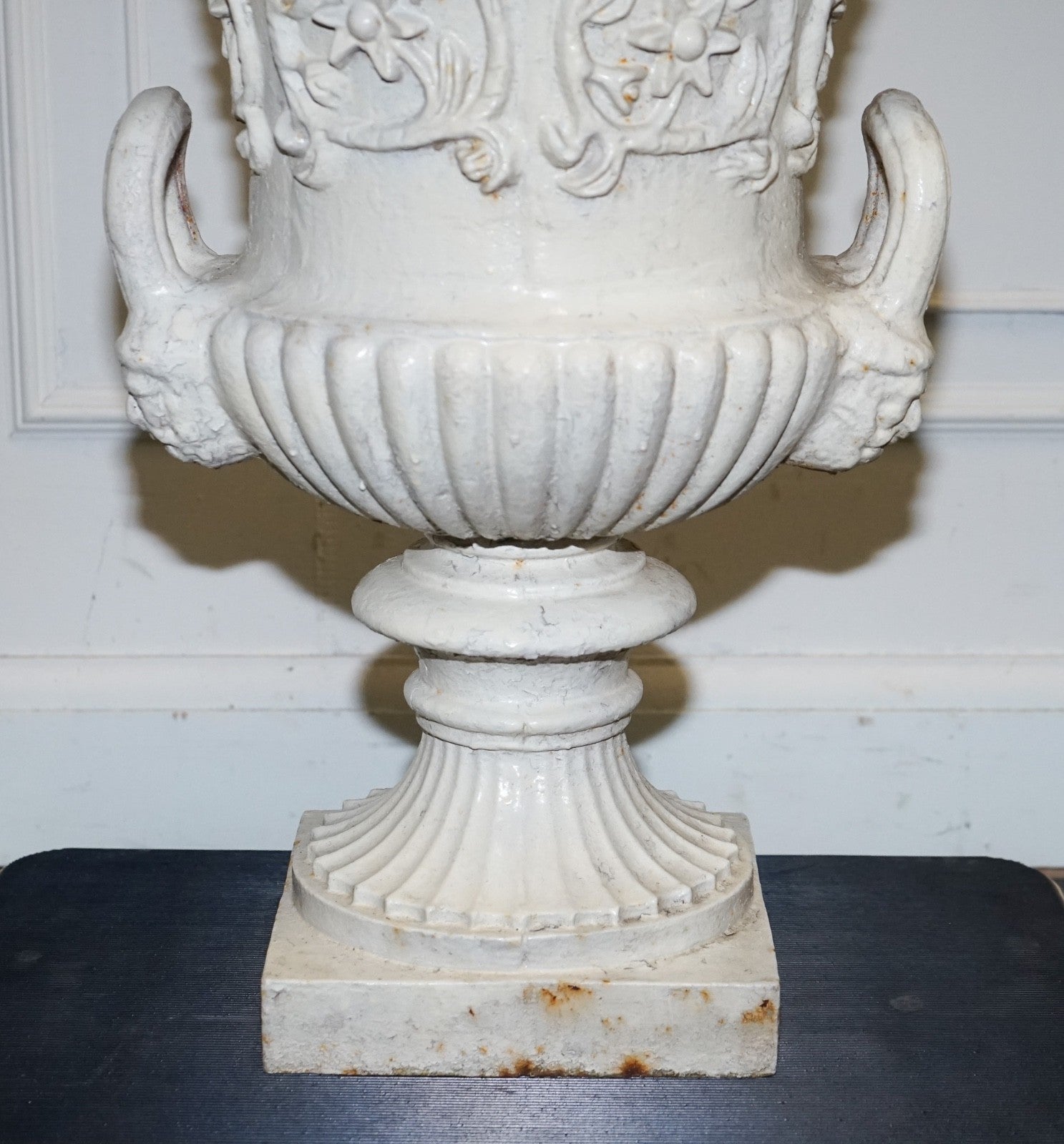 VICTORIAN PAINTED CAST IRON URN FLARED BEADED RIMS ABOVE SCROLLiNG ACANTHUS