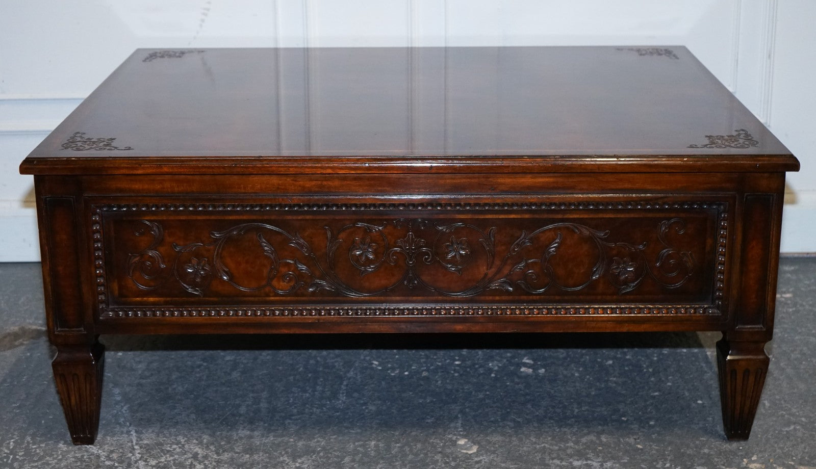 STUNNING AMERICAN THEODORE ALEXANDER COFFEE TABLE TWO DRAWERS & BUTLER TRAYS