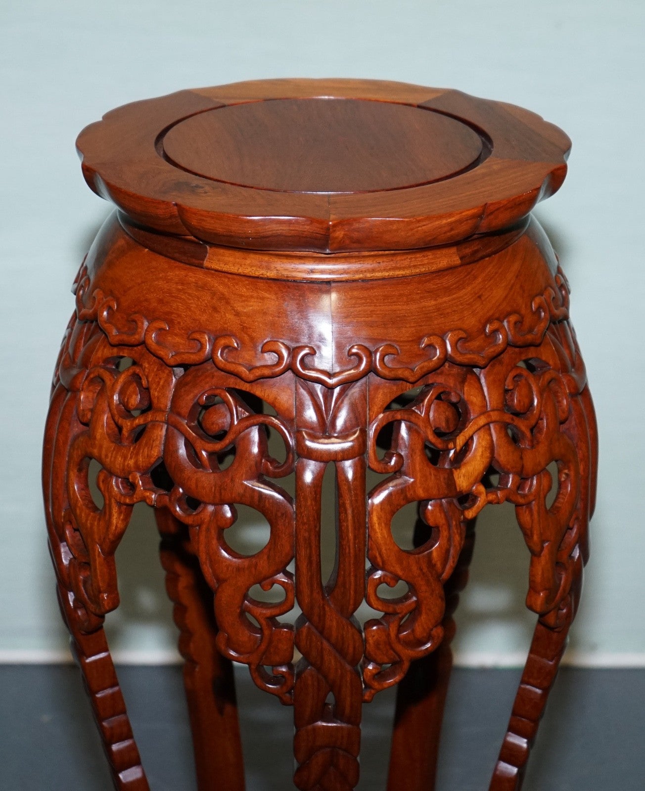 CHINESE HARDWOOD PLANT STAND WITH PIERCED DESIGN & CABRIOLE LEGS