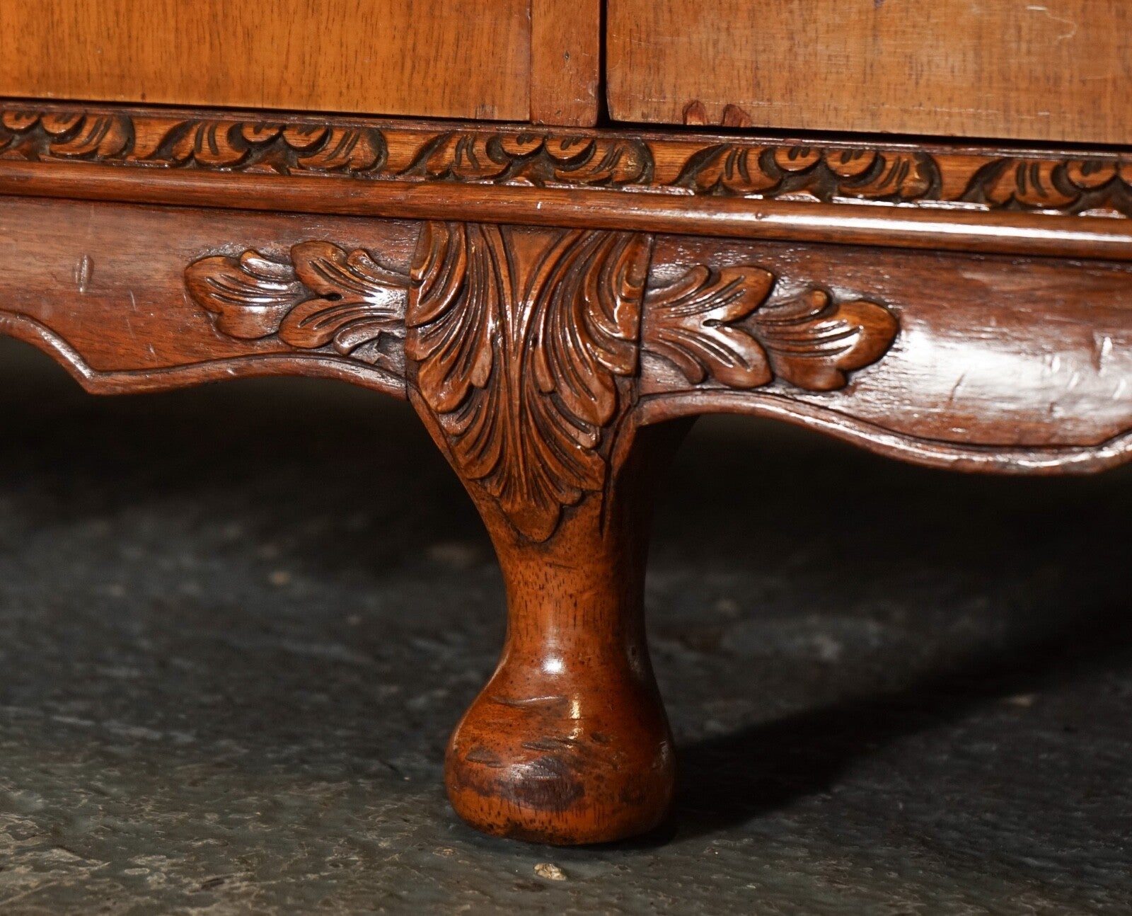 VICTORIAN QUEEN ANNE BURR WALNUT HEAVILY CARVED TRIPLE DOOR WARDROBE