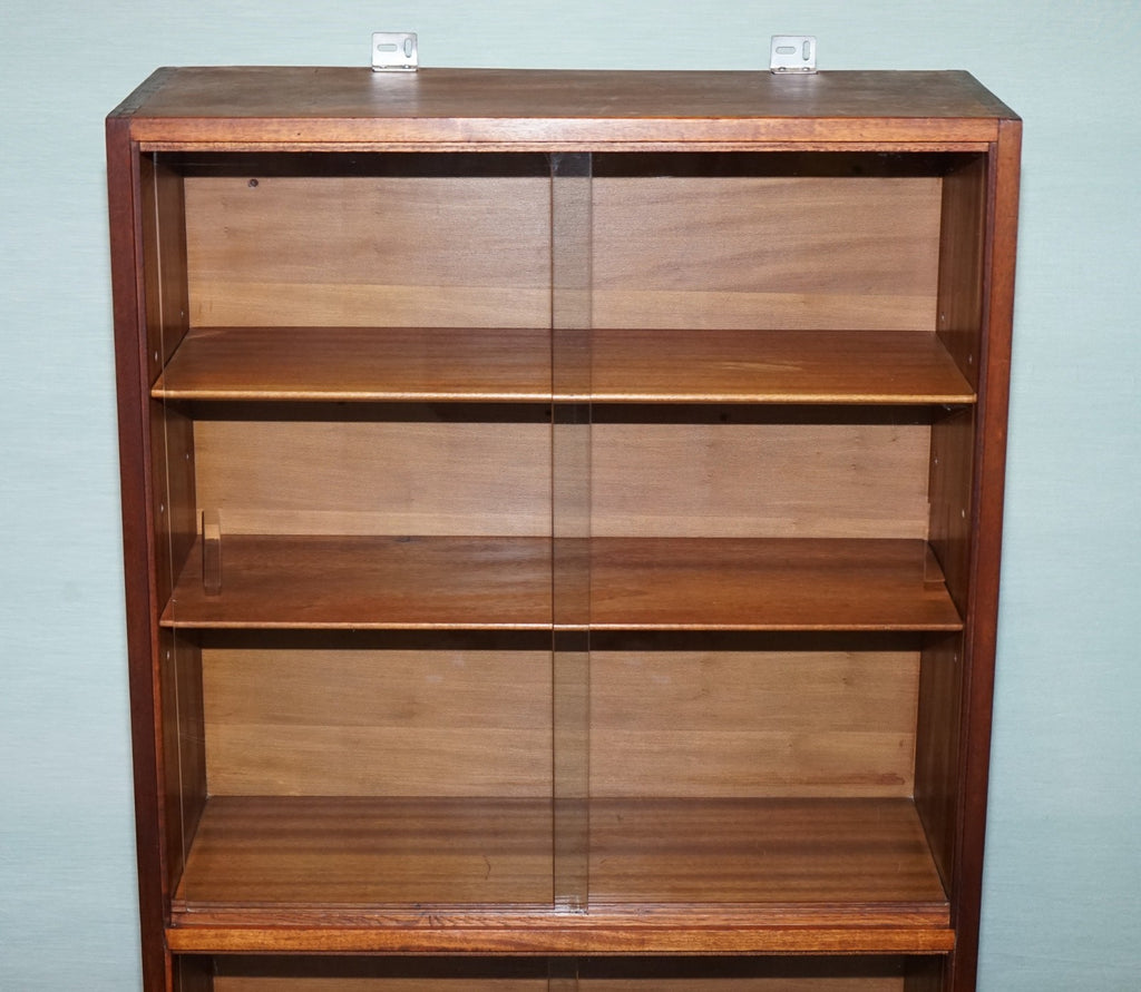 MID CENTURY BOOKCASE DISPLAY CABINET WITH GLASS SLiDING DOORS