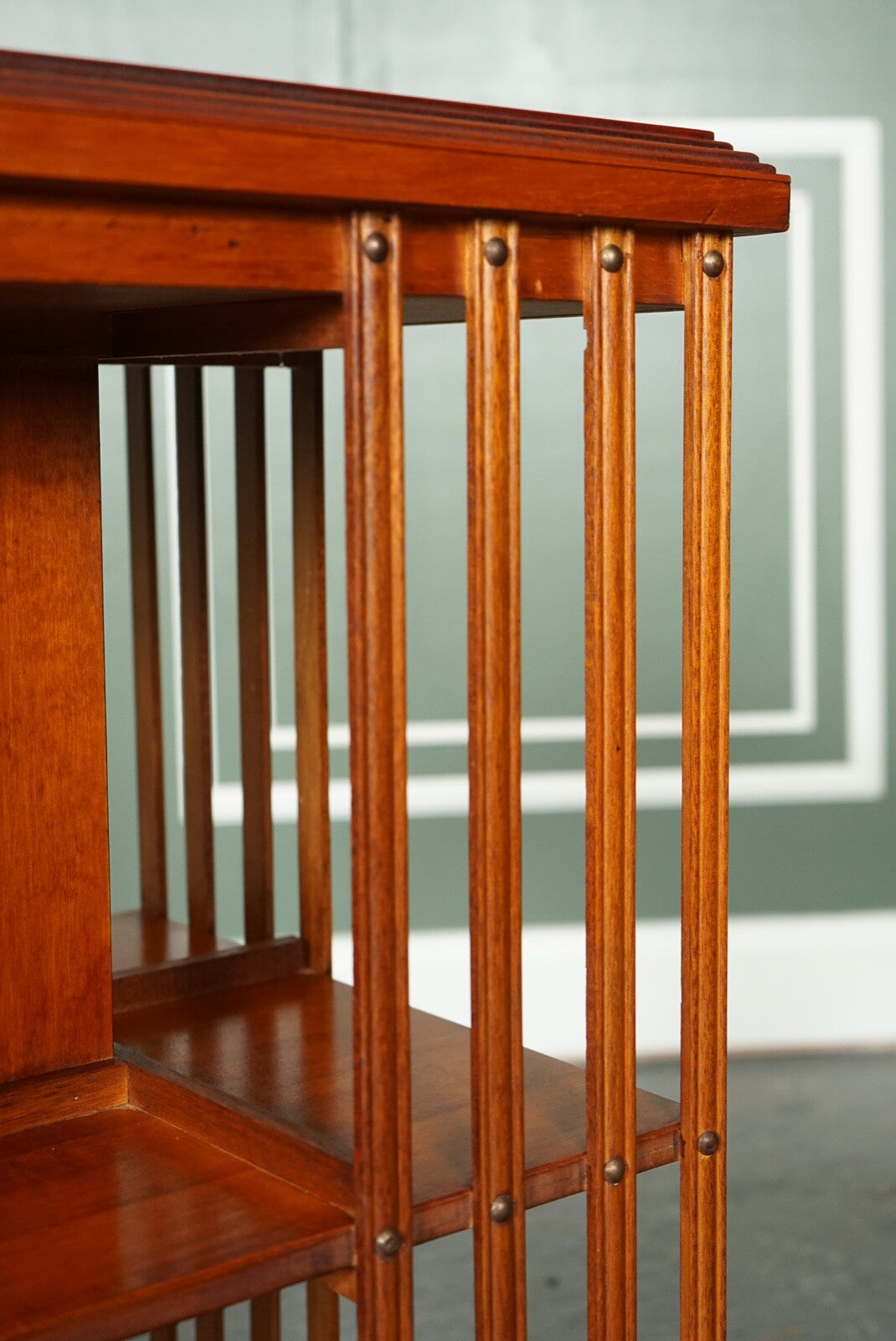 STUNNING BURR WALNUT SHERATON REVIVAL INLAID REVOLVING BOOKCASE END TABLE