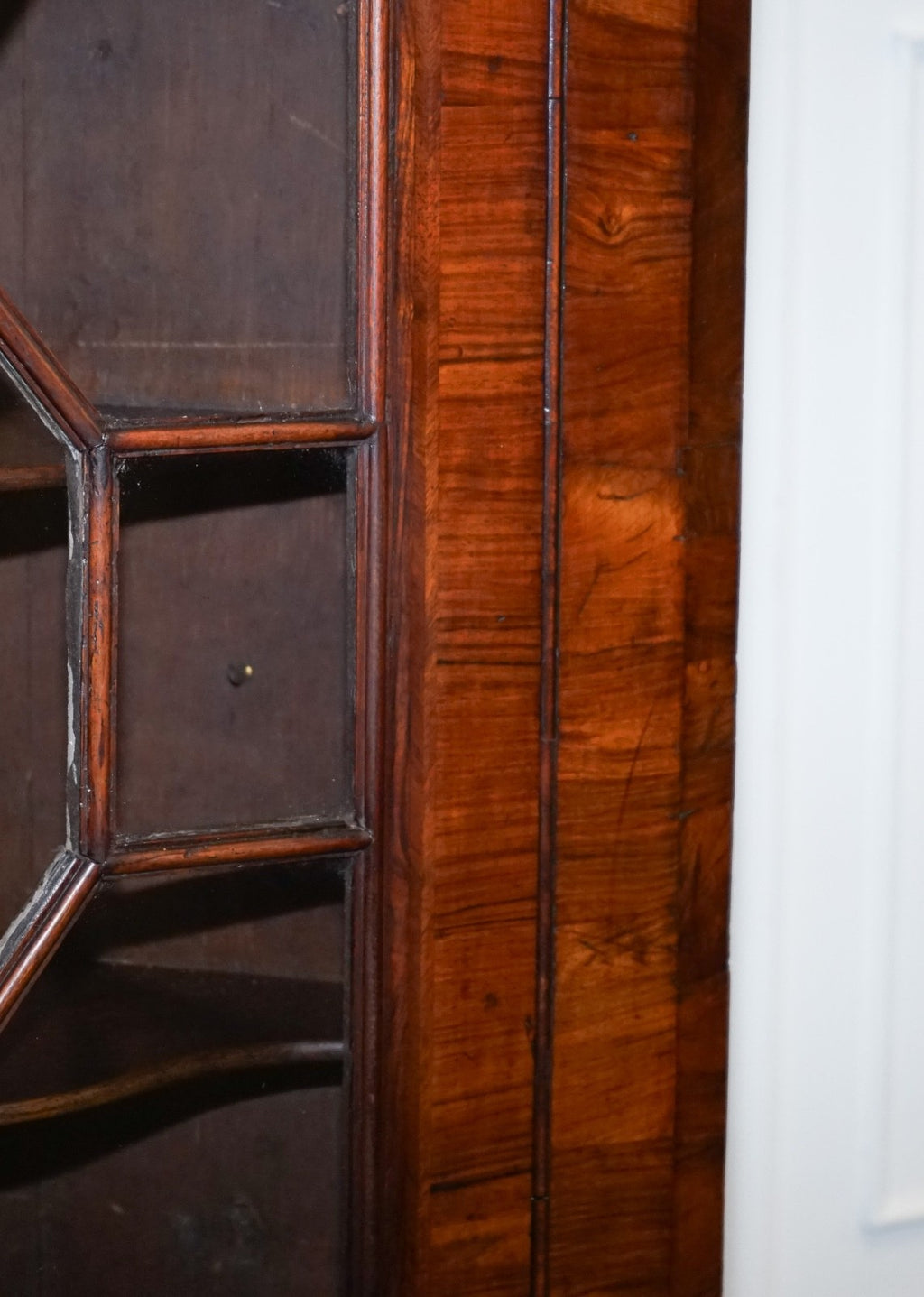 GEORGIAN CORNER HANGING DISPLAY CABINET BOOKCASE GLAZED DOOR DRAWER INSIDE