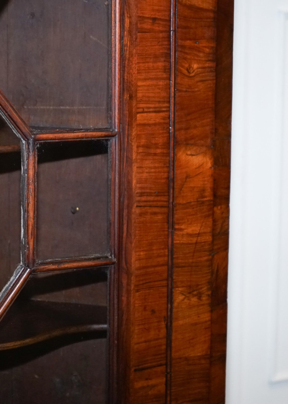 GEORGIAN CORNER HANGING DISPLAY CABINET BOOKCASE GLAZED DOOR DRAWER INSIDE
