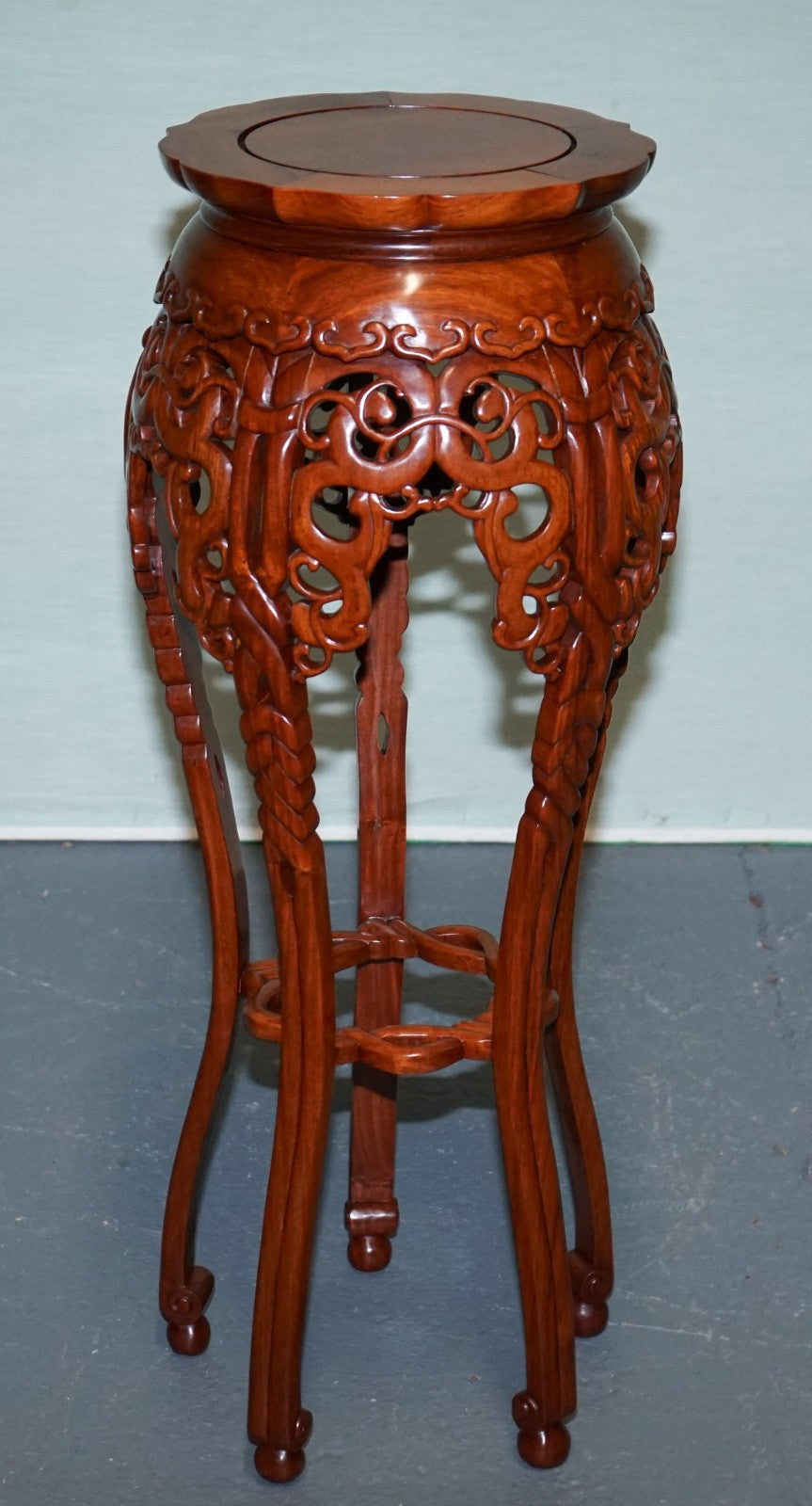 CHINESE HARDWOOD PLANT STAND WITH PIERCED DESIGN & CABRIOLE LEGS