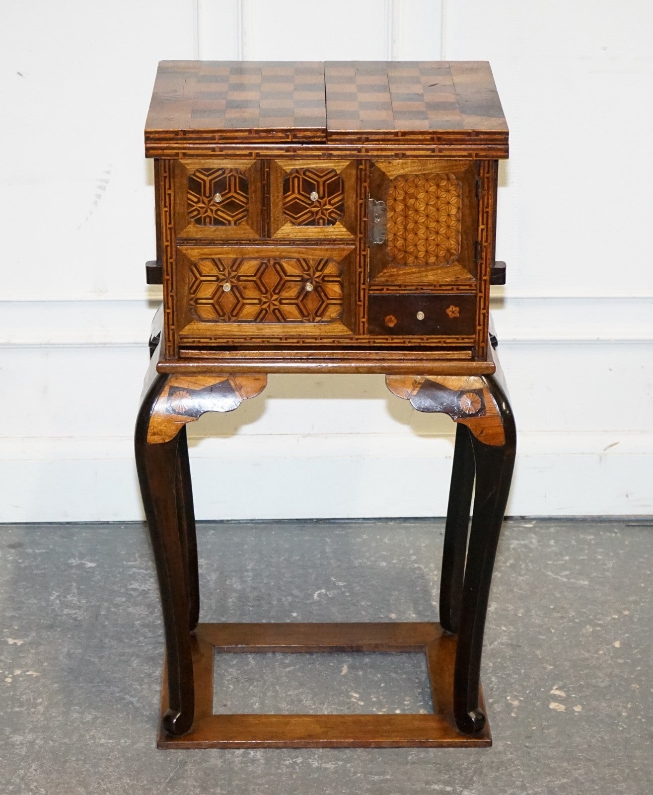 ANTIQUE CIRCA 1800S JAPANESE MARQUETRY GAMES TABLE CABINET ON STAND