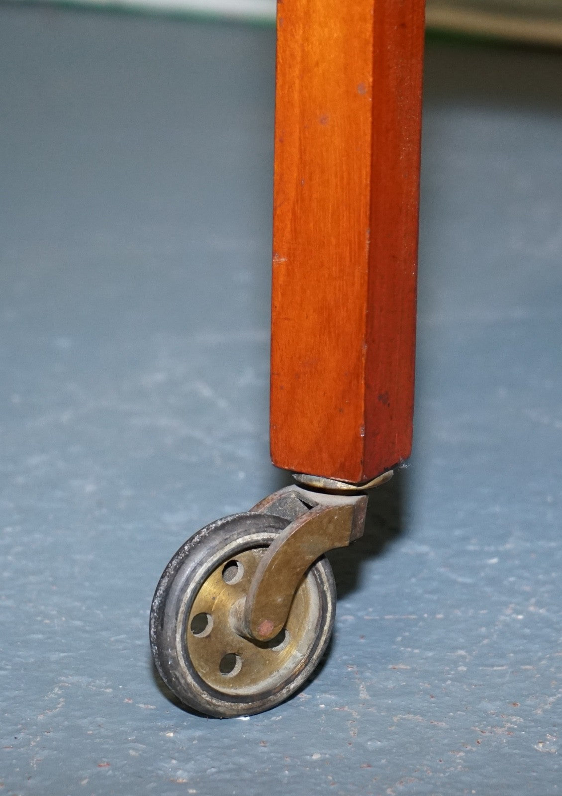 1960s VINTAGE TWO TIER WOODEN TEA TROLLET ON BRASS CASTERS