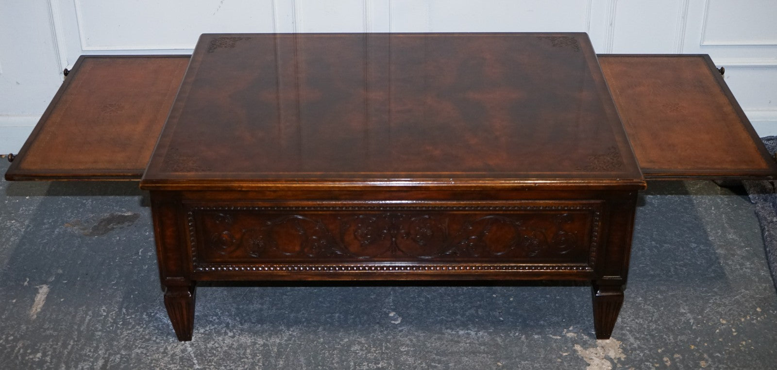 STUNNING AMERICAN THEODORE ALEXANDER COFFEE TABLE TWO DRAWERS & BUTLER TRAYS