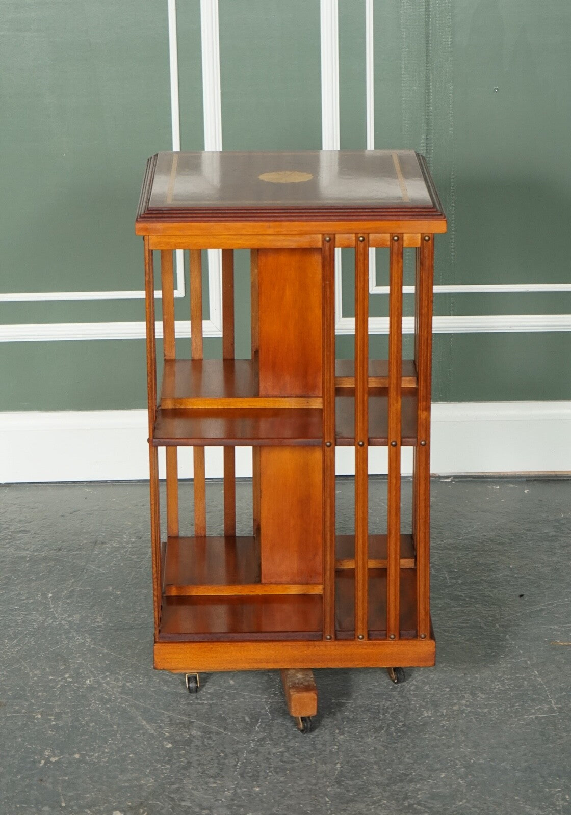 STUNNING BURR WALNUT SHERATON REVIVAL INLAID REVOLVING BOOKCASE END TABLE