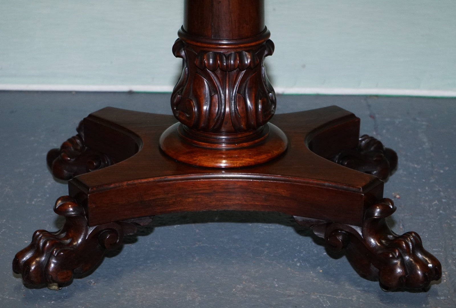 ANTIQUE 1830s WILLIAM IV FOLDING PEDESTAL CARD GAME TABLE CARVED PAW BASE