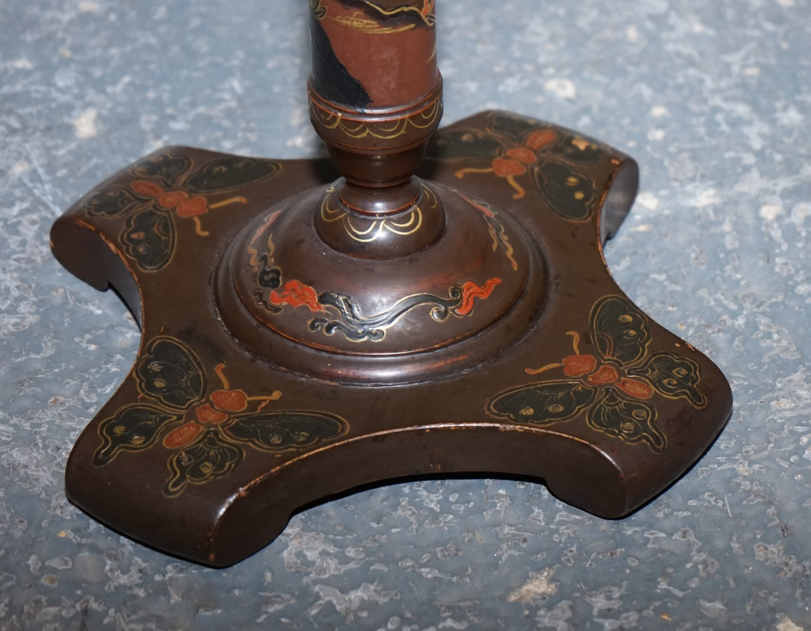 ANTIQUE CHINOISERIE LACQUERED HAND PAINTED SIDE END WINE LAMP TABLE