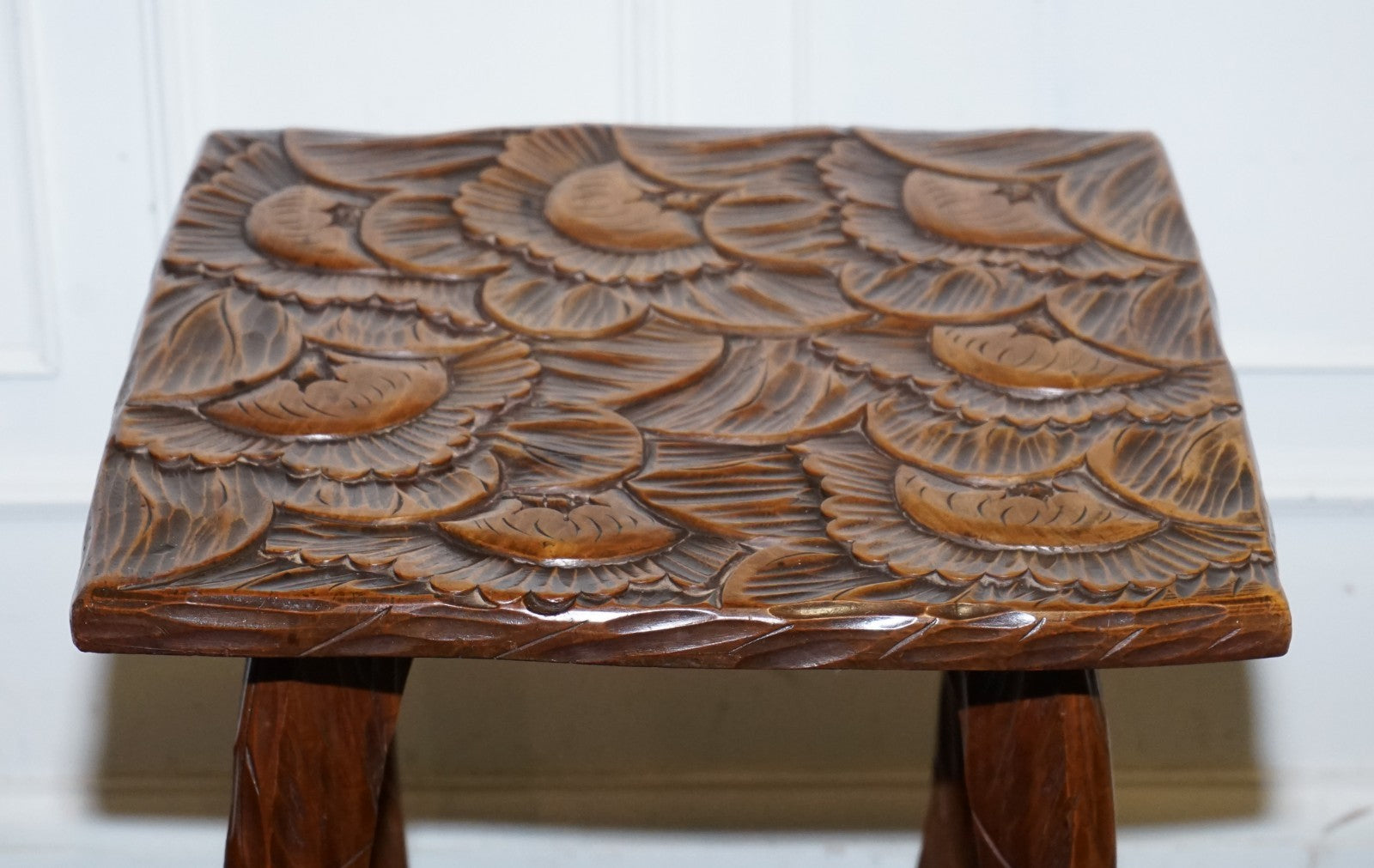 RESTORED 19TH CENTURY LIBERTYS LONDON HAND CARVED OCCASIONAL SIDE END LAMP TABLE