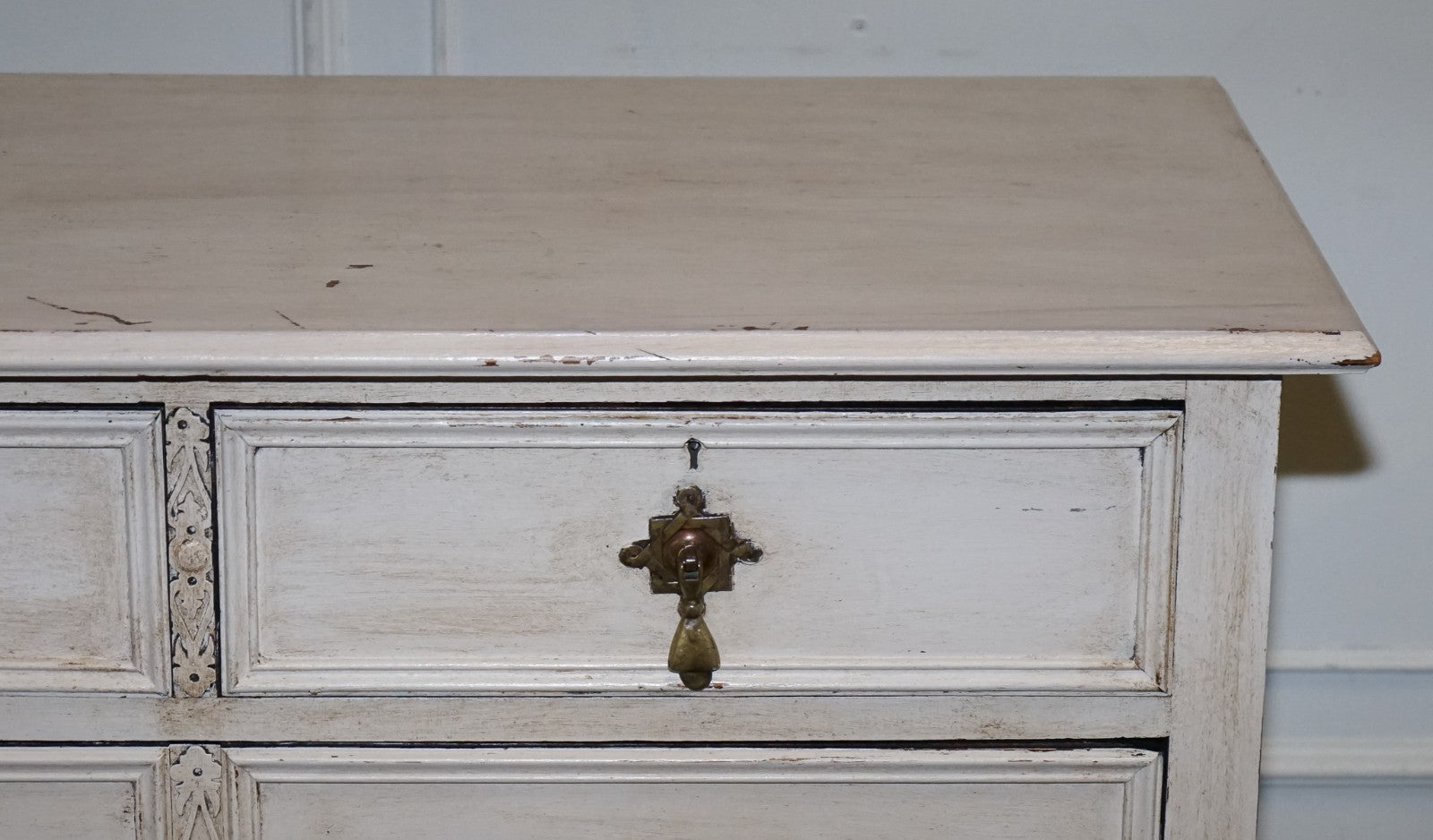 ANTIQUE VICTORIAN HAND PAINTED IVORY WHITE CHEST OF DRAWERS WITH BRASS HANDLES