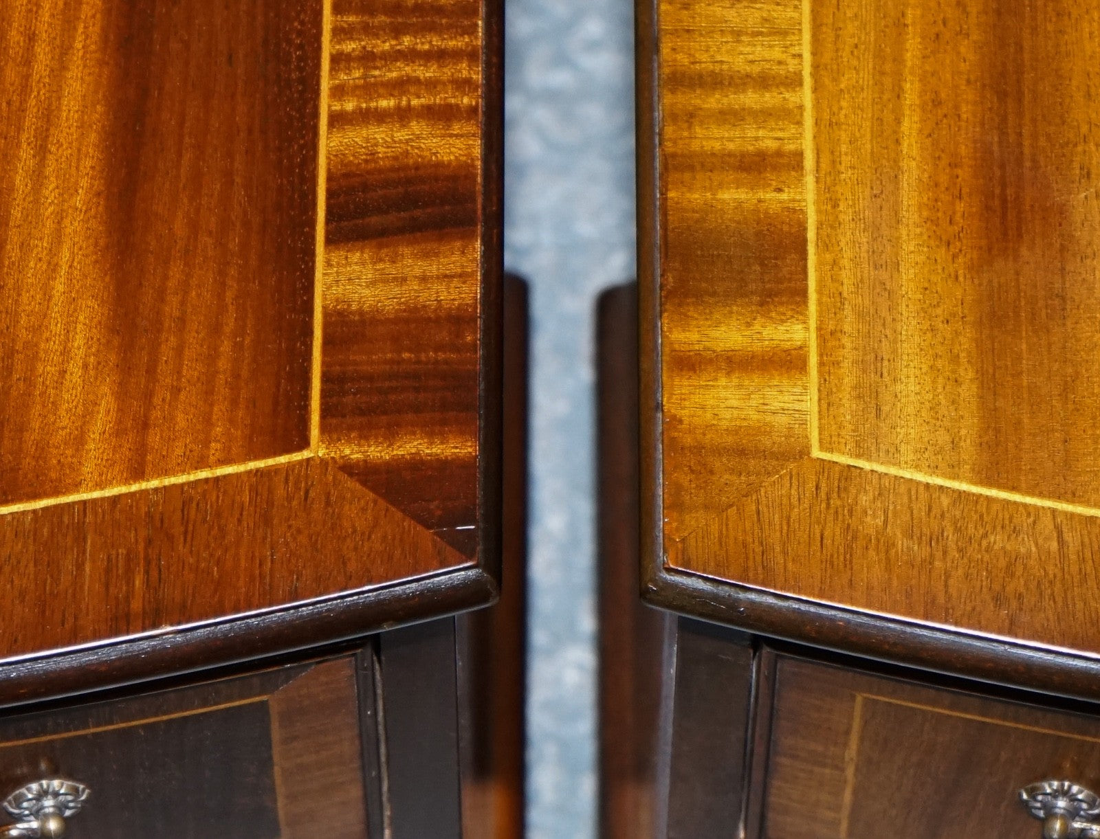 RESTORED VINTAGE ENGLISH PAIR OF BEDSIDE TABLES NIGHTSTAND WITH ORIGINAL HANDLES