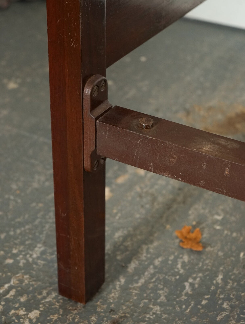 CIRCA 1930 ART DECO BURR WALNUT ENGLISH MADE VONO BEDSTEAD FRAME QUEEN ANNE LEGS