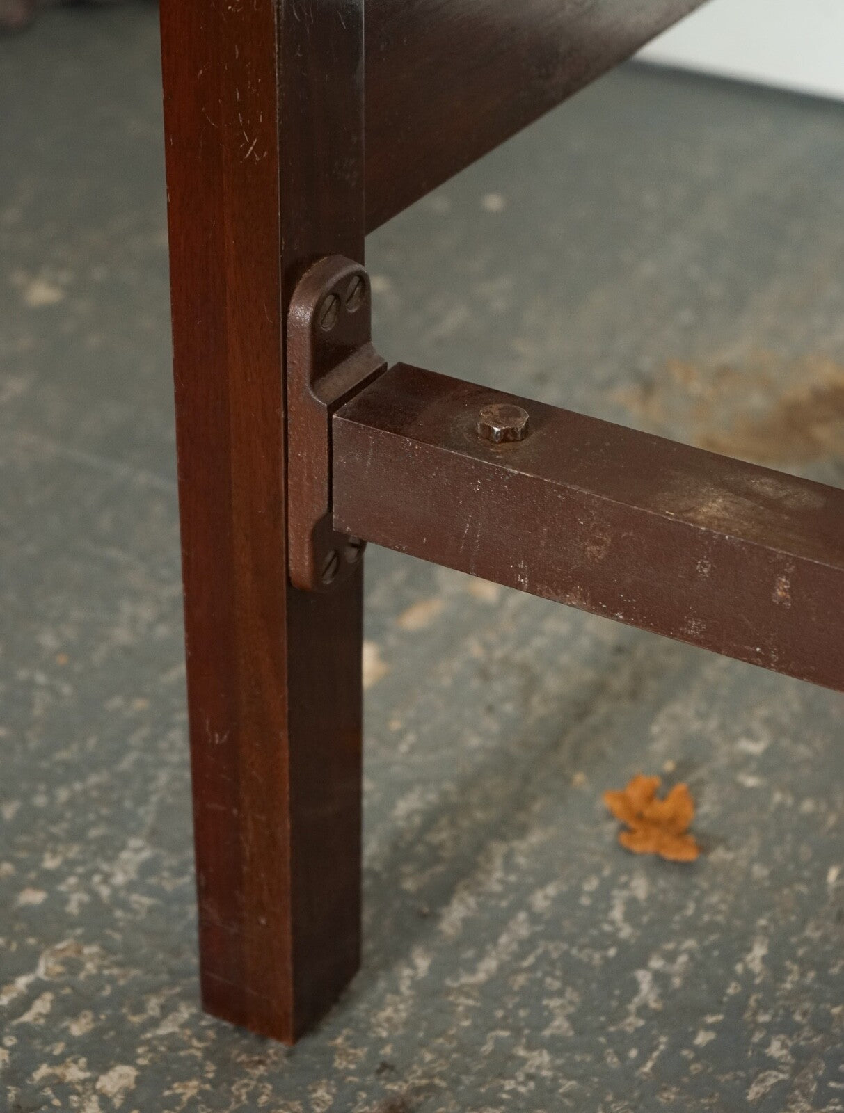 CIRCA 1930 ART DECO BURR WALNUT ENGLISH MADE VONO BEDSTEAD FRAME QUEEN ANNE LEGS