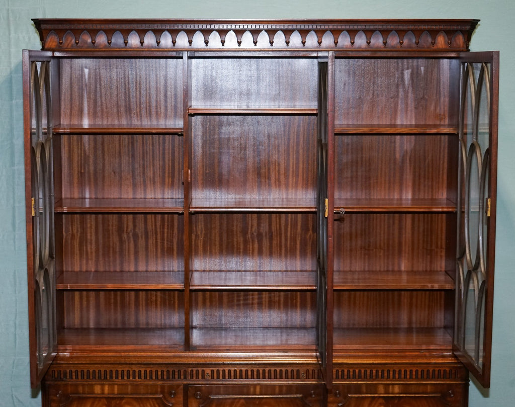 ViNTAGE BEVAN FUNNELL HARDWOOD BREAKFRONT BOOKCASE DISPLAY CABINET