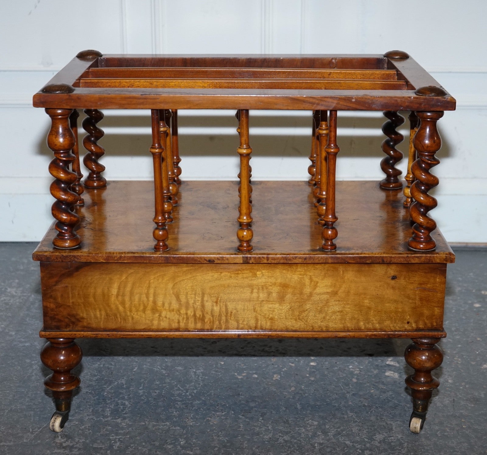 FINE ANTIQUE VICTORIAN 1860 BURR WALNUT CANTERBURY MAGAZINE RACK BOBBIN COLUMNS