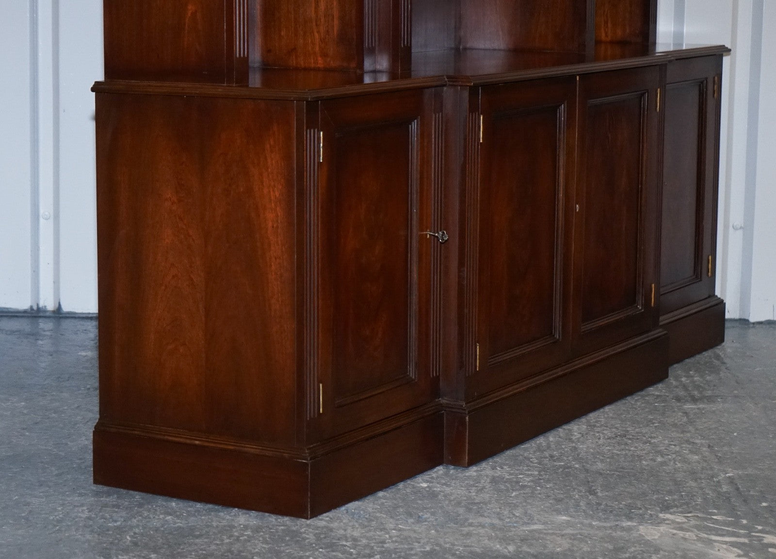 REGENCY STYLE BREAKFRONT OPEN BOOKCASE DISPLAY CABINET SHELVES & CUPBOARDS