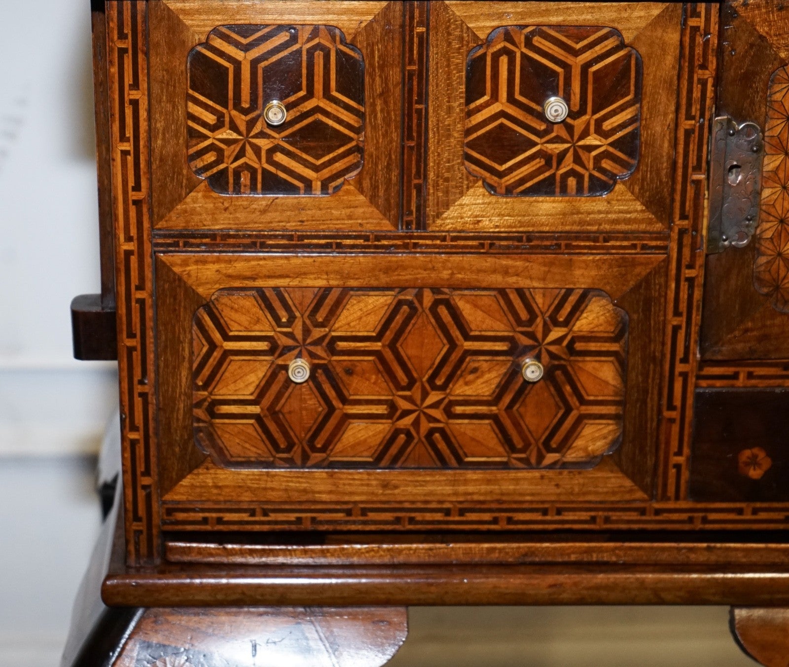 ANTIQUE CIRCA 1800S JAPANESE MARQUETRY GAMES TABLE CABINET ON STAND