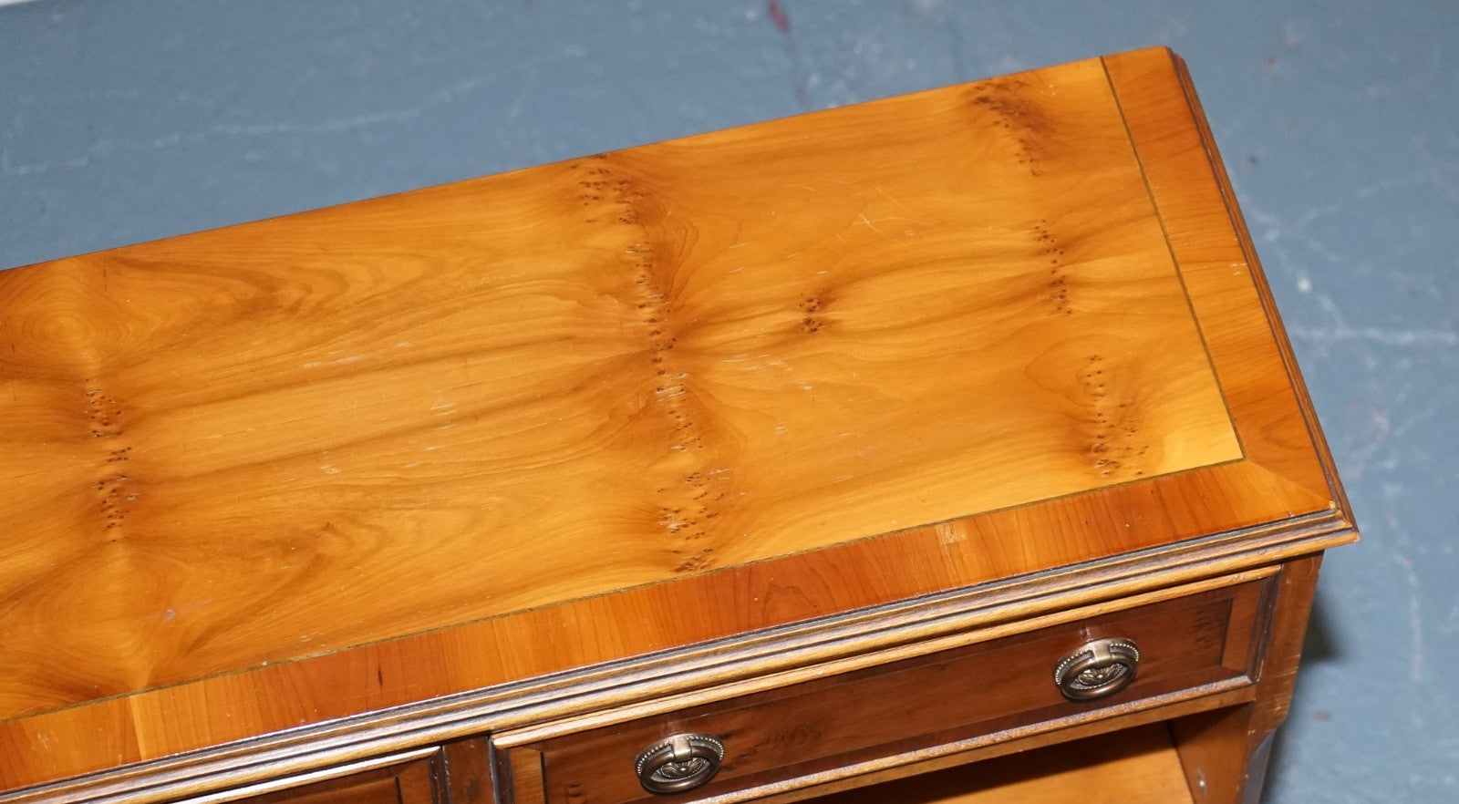 ELEGANT VINTAGE YEW WOOD LOW DWARF BOOKCASE WITH TWO STORAGE DRAWERS
