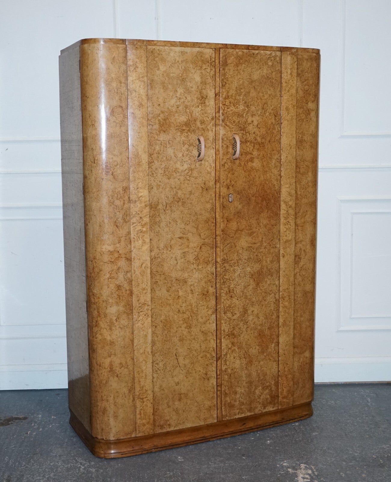 BEAUTIFUL ART DECO BLONDE WALNUT DOUBLE DOOR WARDROBE ARMOiRE
