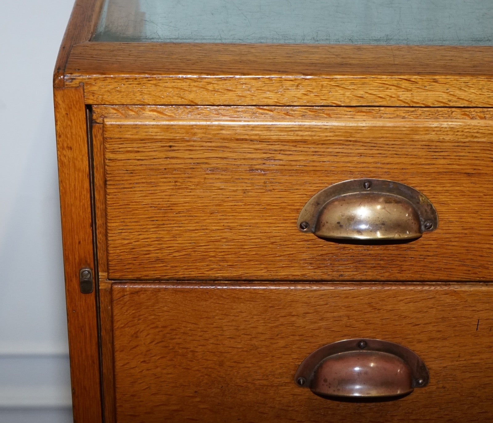 ANTIQUE 1920 ENGLISH VICTORIAN OAK HABERDASHERY SHOP COUNTER WITH ORIGINAL GLASS