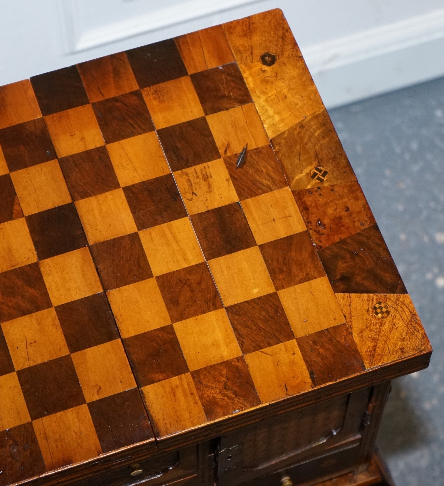 ANTIQUE CIRCA 1800S JAPANESE MARQUETRY GAMES TABLE CABINET ON STAND