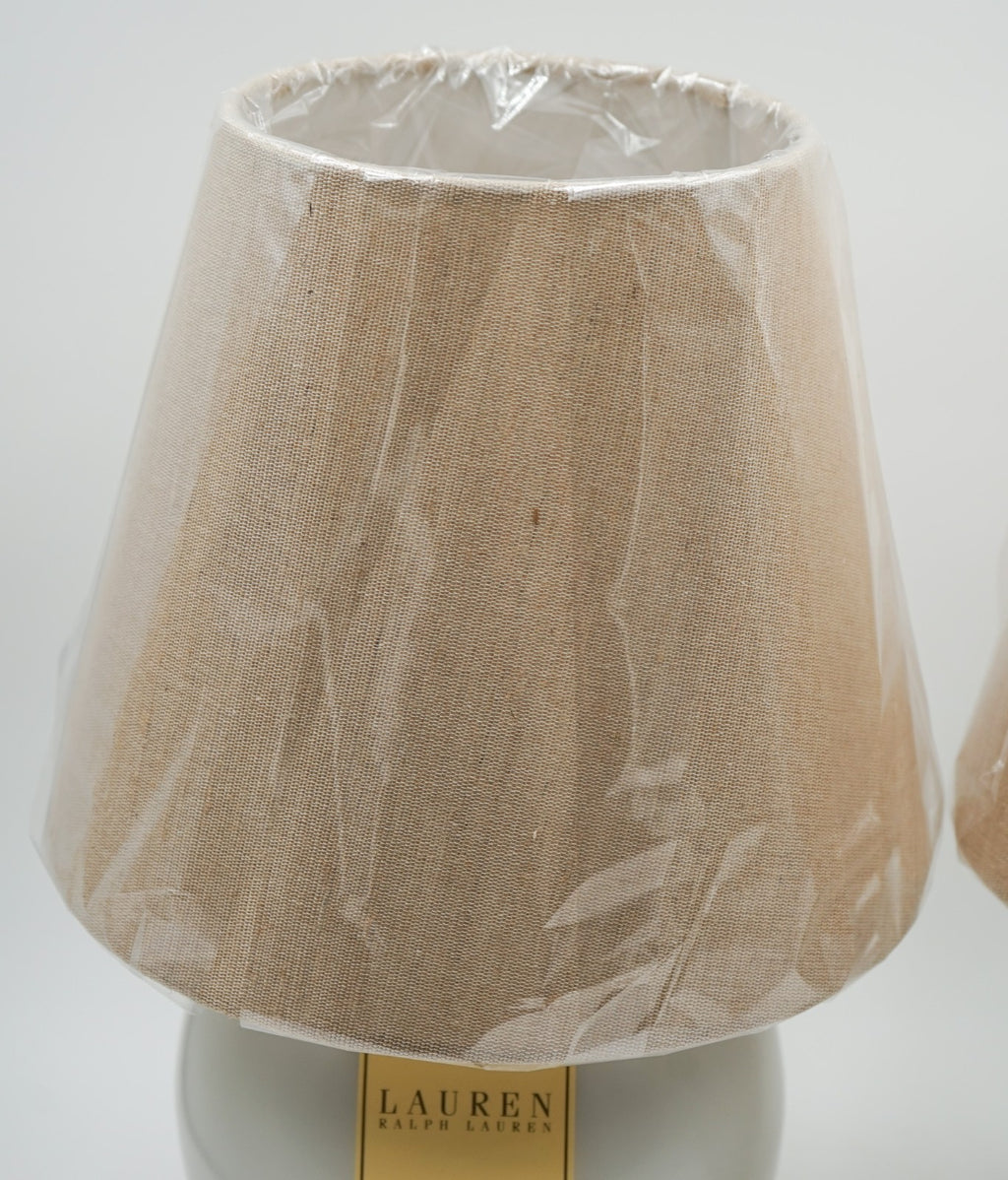 PAIR OF RALPH LAUREN EX DISPLAY WHITE CERAMIC TABLE LAMPS INCLUDING SHADES (2/2)