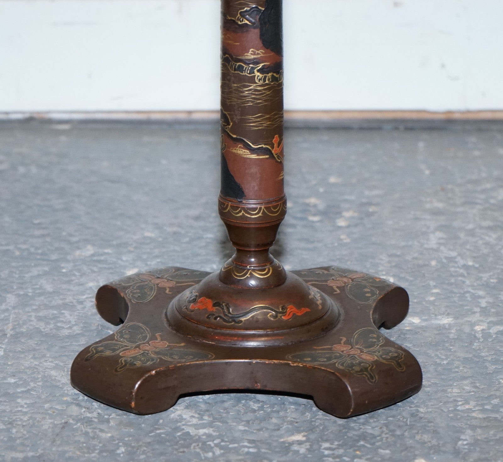 ANTIQUE CHINOISERIE LACQUERED HAND PAINTED SIDE END WINE LAMP TABLE