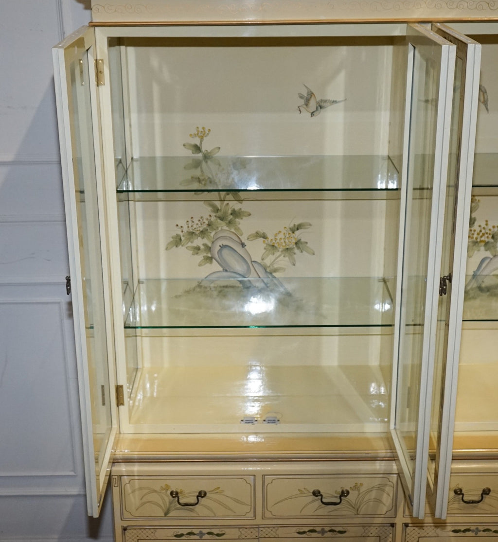 VINTAGE ORIENTAL ASIAN CHINOISERIE CREAM LACQUER HAND PAINTED DISPLAY CABINET