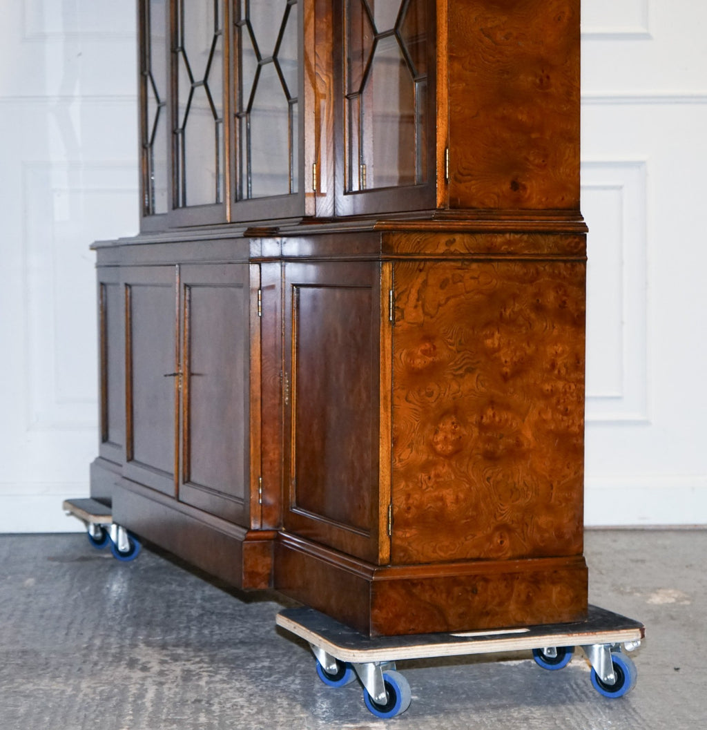 STUNNING LARGE GEORGIAN STYLE BURR WALNUT BREAKFRONT DISPLAY CABINET BOOKCASE