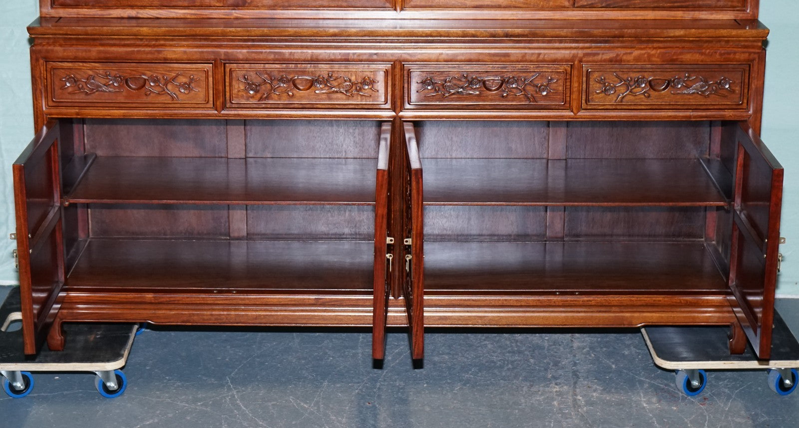 LARGE VINTAGE ORIENTAL CHINESE CARVED SOLID BOOKCASE DISPLAY CABINET WITH LIGHTS