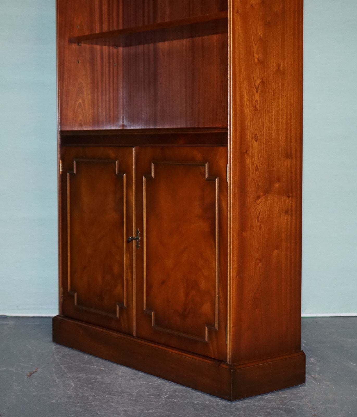 ENGLISH TRADITIONAL BRADLEY DISPLAY CABINET BOOKCASE WITH SHELVES AND CUPBOARD