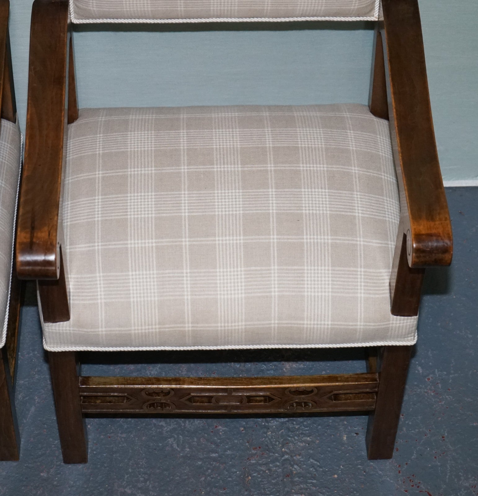 LOVELY PAIR OF VICTORIAN NEWLY UPHOLSTERED CARVER ARMCHAIRS CARVED WOOD DETAIL