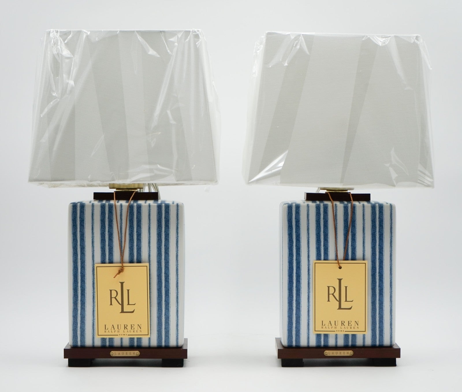 PAIR OF RALPH LAUREN EX DISPLAY BLUE CERAMIC TABLE LAMPS INCLUDING SHADES (1/1)
