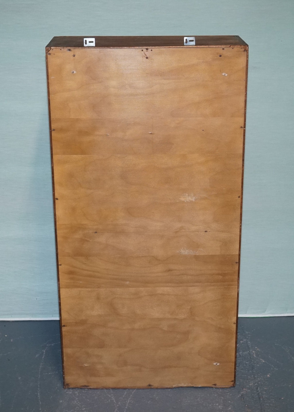 MID CENTURY BOOKCASE DISPLAY CABINET WITH GLASS SLiDING DOORS